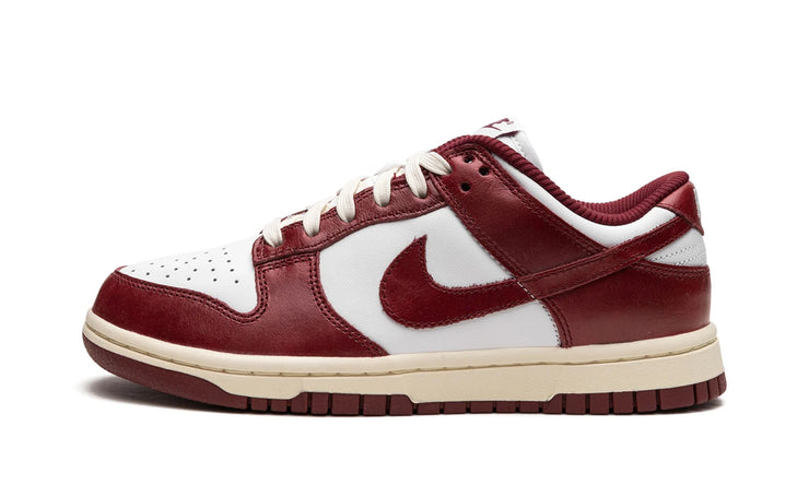 NIKE DUNK LOW PRM WMNS "Team Red"