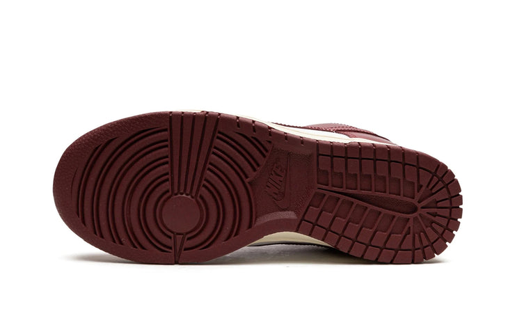 NIKE DUNK LOW PRM WMNS "Team Red"